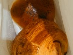 火腿牛角包+咸牛肉包-老佛爷饼店