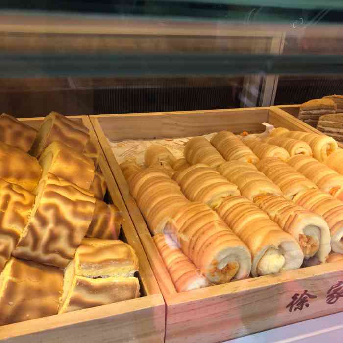 徐家铺子(西苑店)-"「菠萝泡芙」里面是植物奶油,吃多了会很腻.