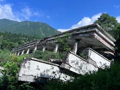 -四川汶川特大地震漩口中学遗址