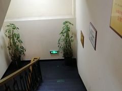 -依江春水烤鸭店