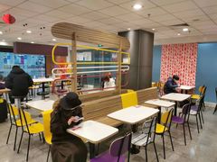 用餐区-麦当劳(火车北站餐厅)