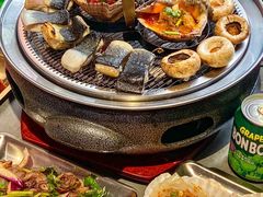 -围炉肉舍•炭烤活鳗•丹东海鲜烤肉(步行街店)