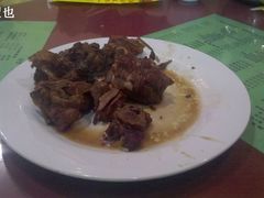 传说中的大份酱牛尾-只夹了两块-阿洪锅贴王(小吃城店)