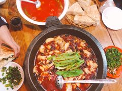 麻辣石锅鱼-都江堰石锅鱼