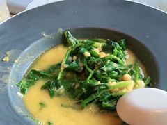 豌豆黄浸豌豆尖-半山腰·云南菜(侨福芳草地店)