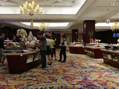 -凤冠假日酒店自助餐