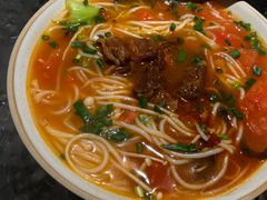 -粉八·云南米线·建水烧烤(常熟路店)