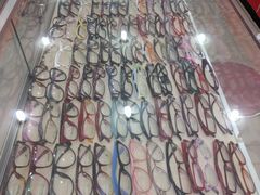 -朱师傅眼镜·蔡司·依视路·尼康(市先进店)