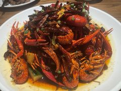 招牌油焖大虾-爱碗亭·鲜炒湖南菜(壹城中心店)