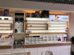 -视野联行眼镜·蔡司授权店(长白万象汇店)