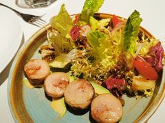 秘制脆皮鸡牛油果罗马生菜沙拉-Tomato&Pepper法餐厅