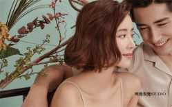 俏皮可爱-巴黎婚纱摄影工作室