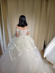 -月月婚纱礼服仓储店(王府井店)
