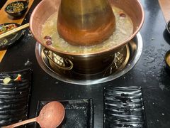 -果松木炭酸菜铜火锅·外婆参鸡汤