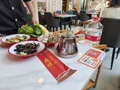 -毛辣果·贵州红酸汤牛肉火锅(西单店)
