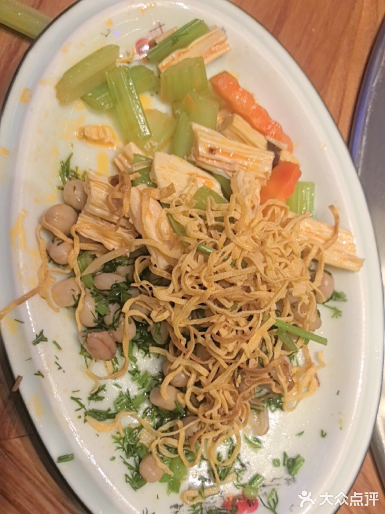 一进店，东北那热乎劲儿扑面而来。点的招牌排骨锅