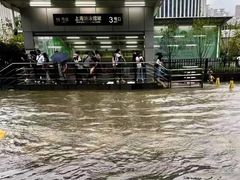 -上海游泳馆(地铁站)