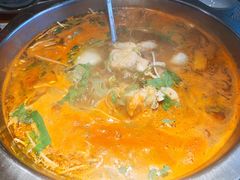 -野山舂·贵州现舂酸汤火锅(鸿通城店)