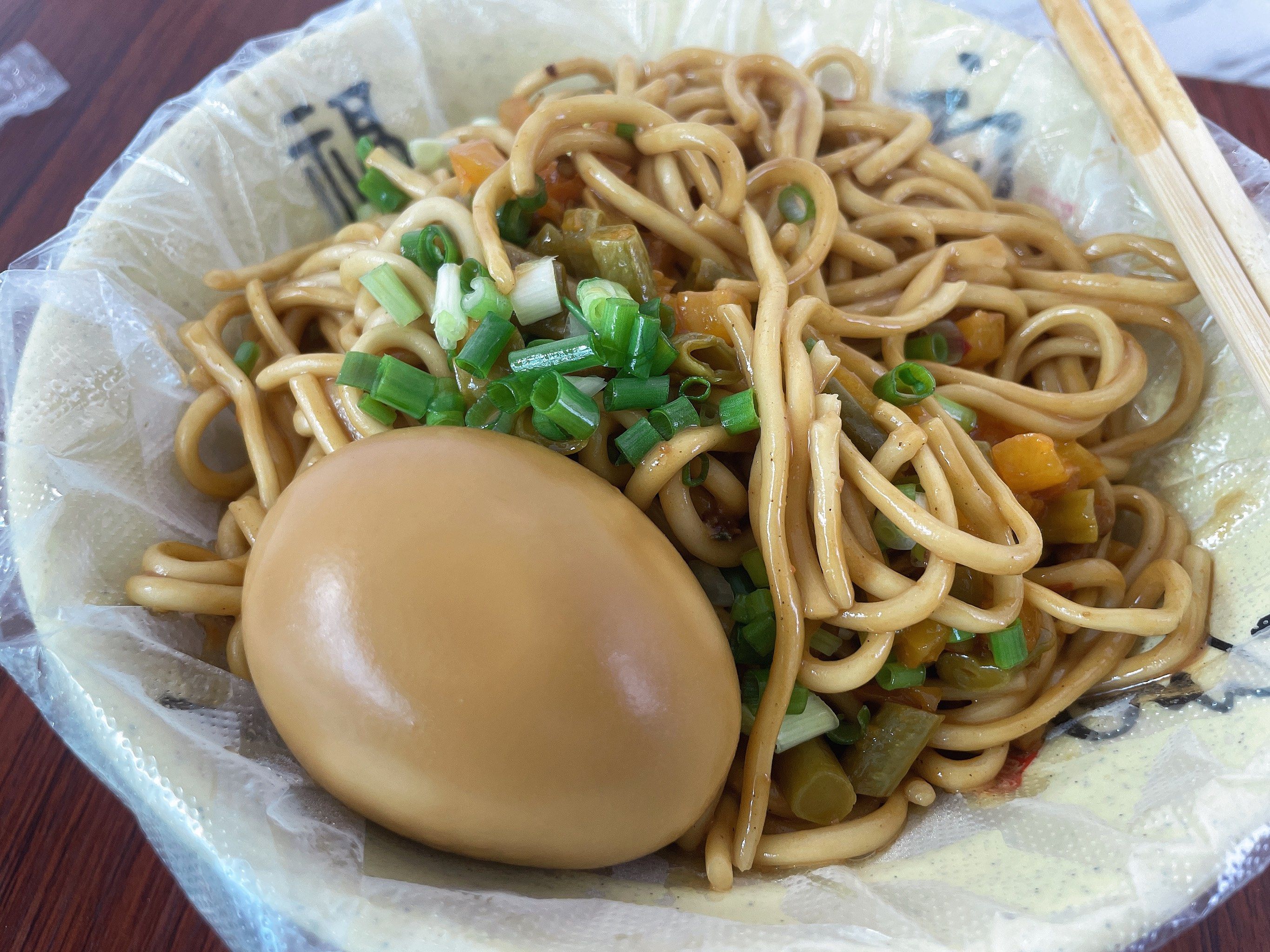 想吃热干面了,就索性进来尝尝,意外的惊喜发现,要了小碗的,还加了卤蛋