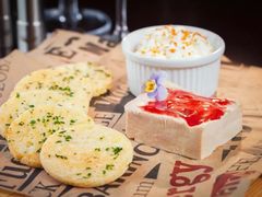 鹅肝酱佐黄油面包片及香草酸奶油-杭州国际会议中心洲际酒店-菋道海鲜餐厅