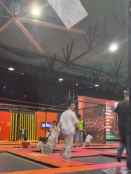 -飞吧潮玩运动蹦床游乐场