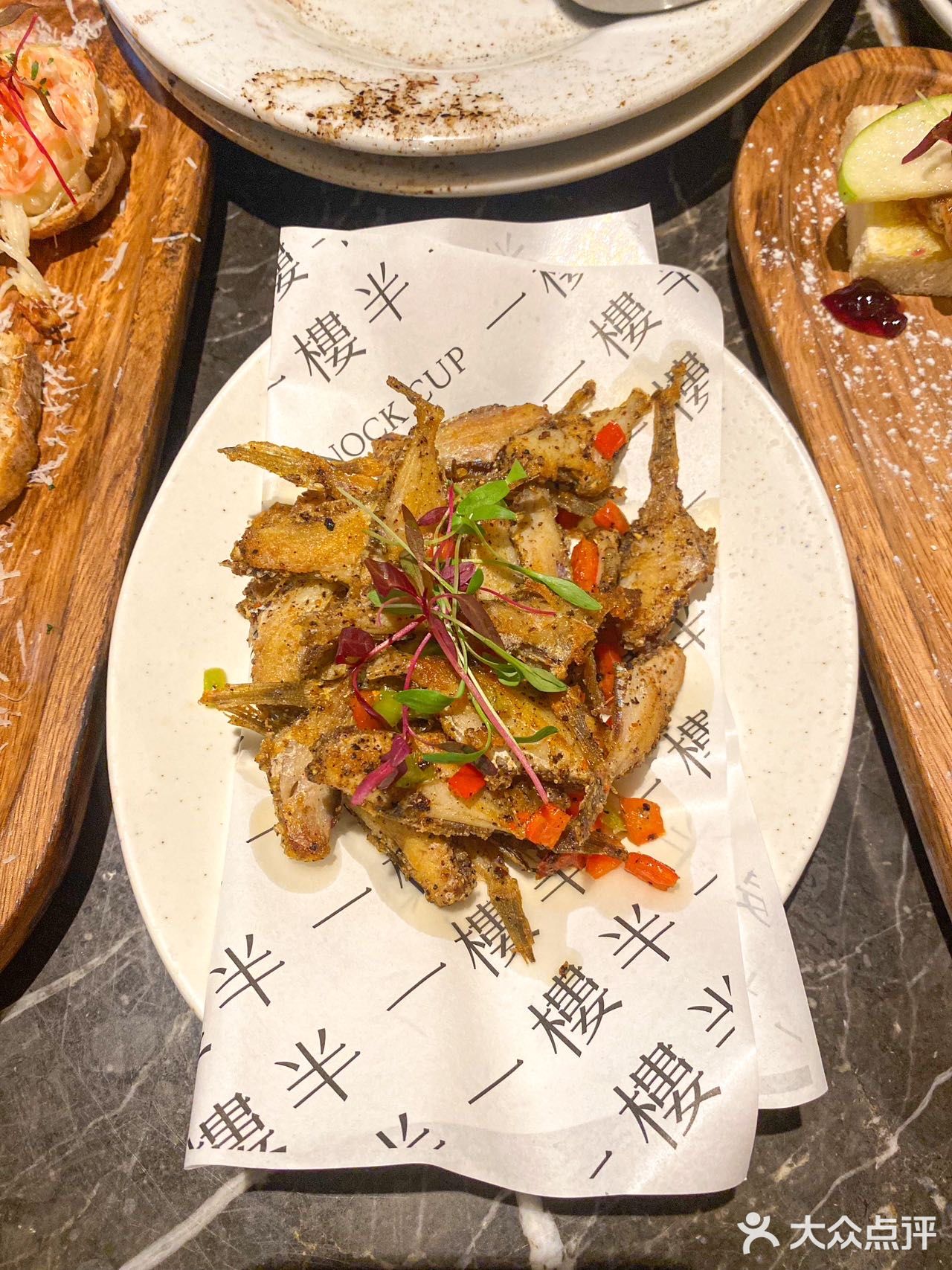 一楼半｜下雨天也是一个尽显浪漫的地方