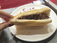 -李春秋驴肉火烧总店