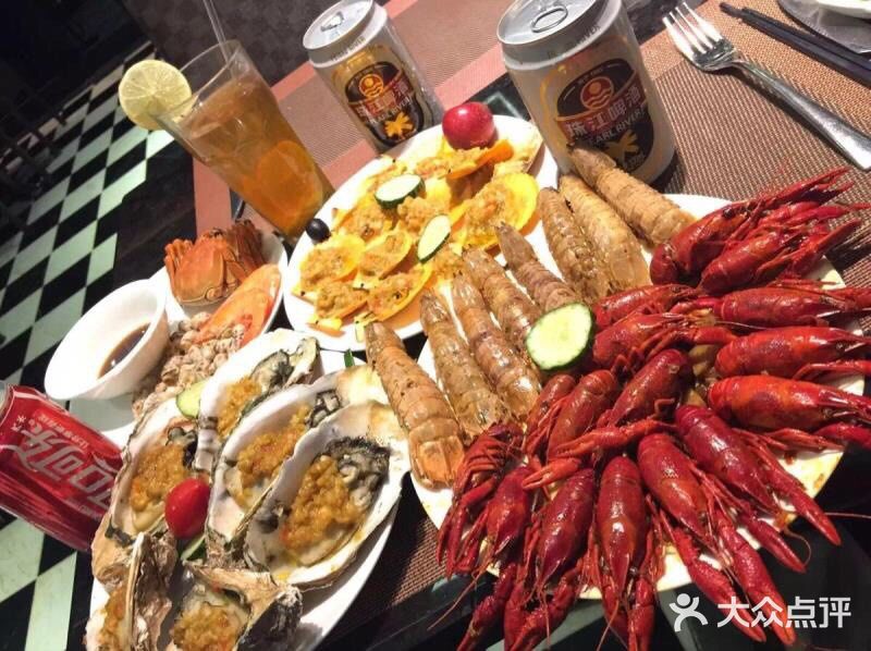 左手一只虾，右手一只蚝，好吃到没朋友 