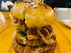 牛肉汉堡-黑羊西餐厅BlackSheep
