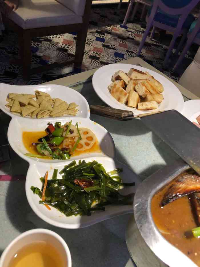 鱼蛙先生(诺德广场店)-"「香辣鱼」辣味还蛮足的,量也挺大的.配菜.