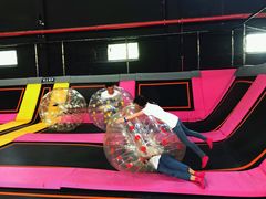 -嘿哟动霸CHUA·新潮玩运动娱乐中心·蹦床滑冰团建乐园