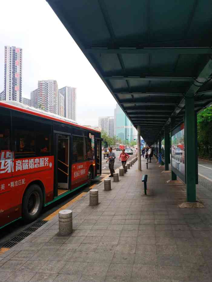 黄贝岭地铁站(公交站)-"这个公交站可能真的前后加起来有50米,好.