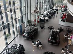 -成都中升之星奔驰4S店