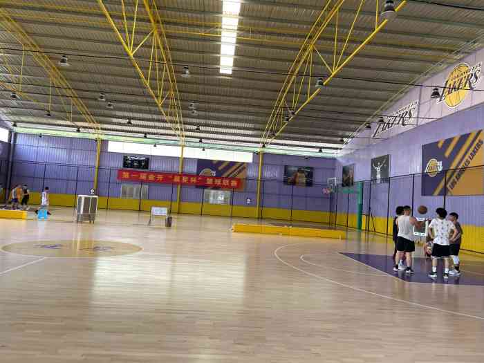 金开篮球工厂篮球馆-"在重庆打过全是数一数二的木地板,环境很好.