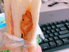 奥尔良鸡肉火腿三明治-中粮丰通（北京)食品有限公司