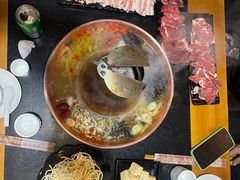 -果松木炭酸菜铜火锅·外婆参鸡汤