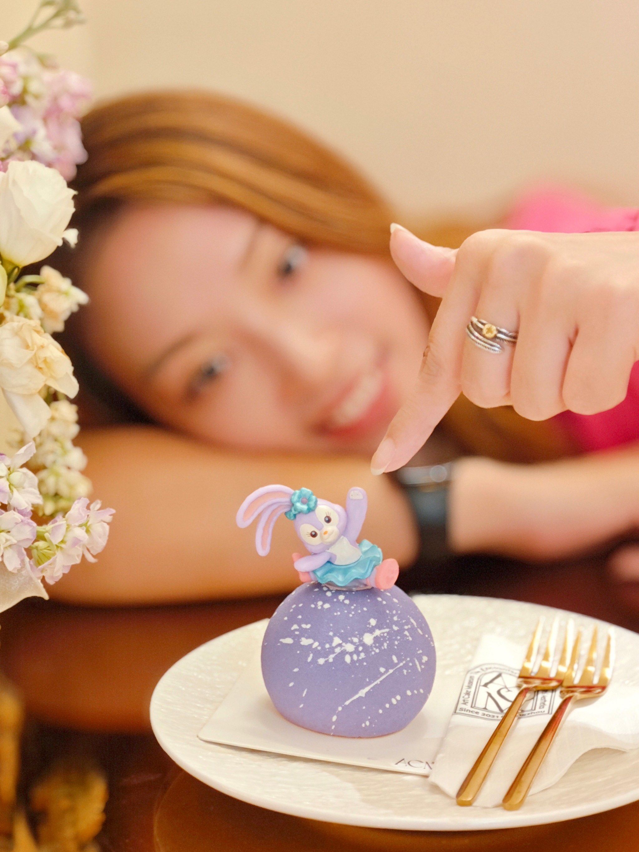 n听说他家的设计风格来自法国雷诺特甜品界的zui高学府
给人一种法