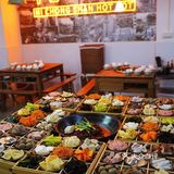 🍲 80年代怀旧风火锅！老物件+吊灯，超有代入感！🌟