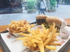-The Habit Burger Grill 哈比特汉堡(复兴soho店)