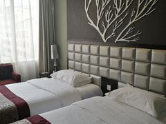 -昆明朗威酒店(昆明站火车站双桥夜市风情街店)