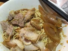 -松树干拌面店