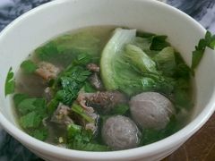 牛腩牛丸汤-飞厦老二手槌牛肉丸店