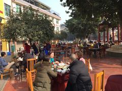 阳光下吃羊肉汤的人们-阮老二·羊肉汤(黄甲店)