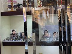 -三叶眼镜城批发市场(上海火车站店)