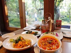 -Chom Cafe and Restaurant