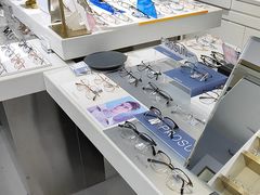 -视野联行眼镜•蔡司•依视路(温江店)