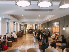 等位区-星巴克臻选(广州沙面店)