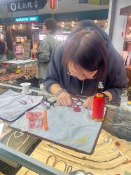 -灵彩珠宝(朗香街店)