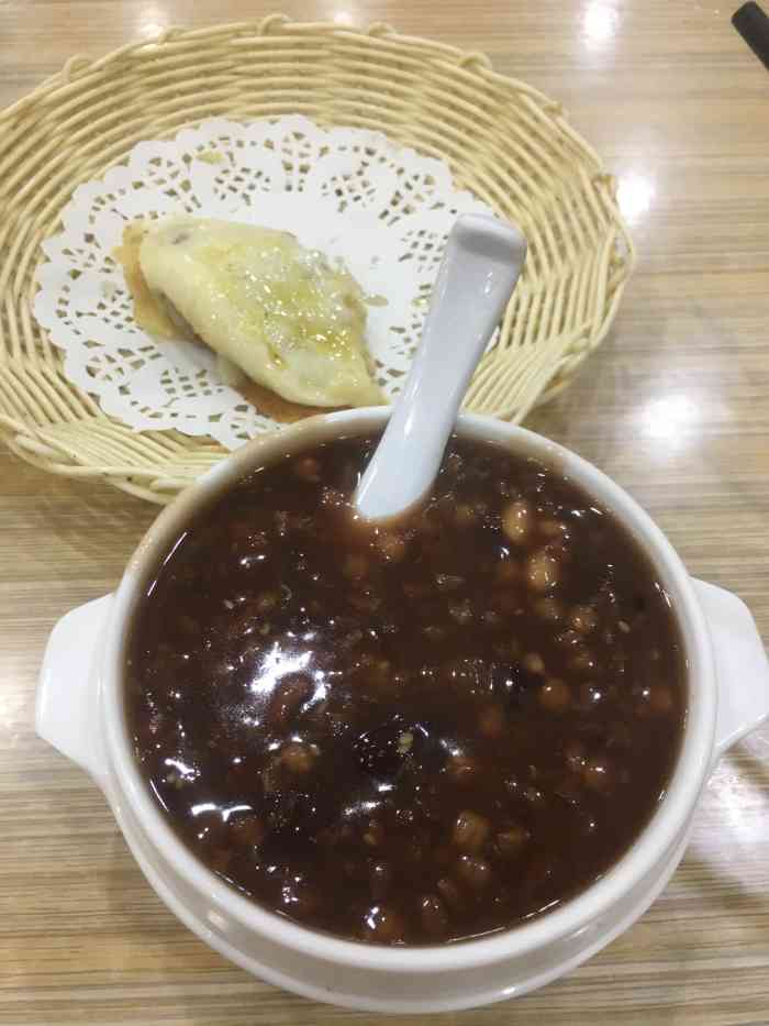 王春光早餐快餐(航海路店)-"93位置:正商航海广场后街的美食街中段