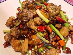 牛肝菌爆牛蛙-香巴拉云南餐厅(华莱坞店)